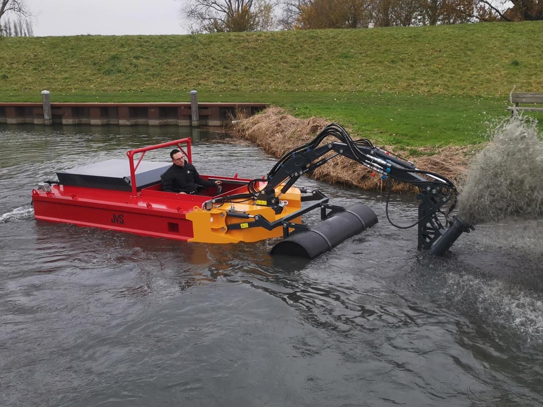 imgi_5_Amfibie-AM4500-01