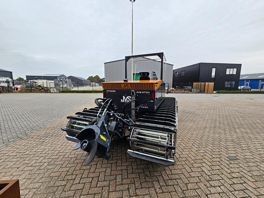 imgi_5_Amfibie-MT2200-03