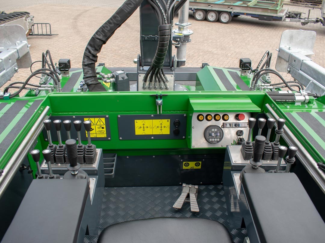 imgi_7_Amfibie-AM4500-03